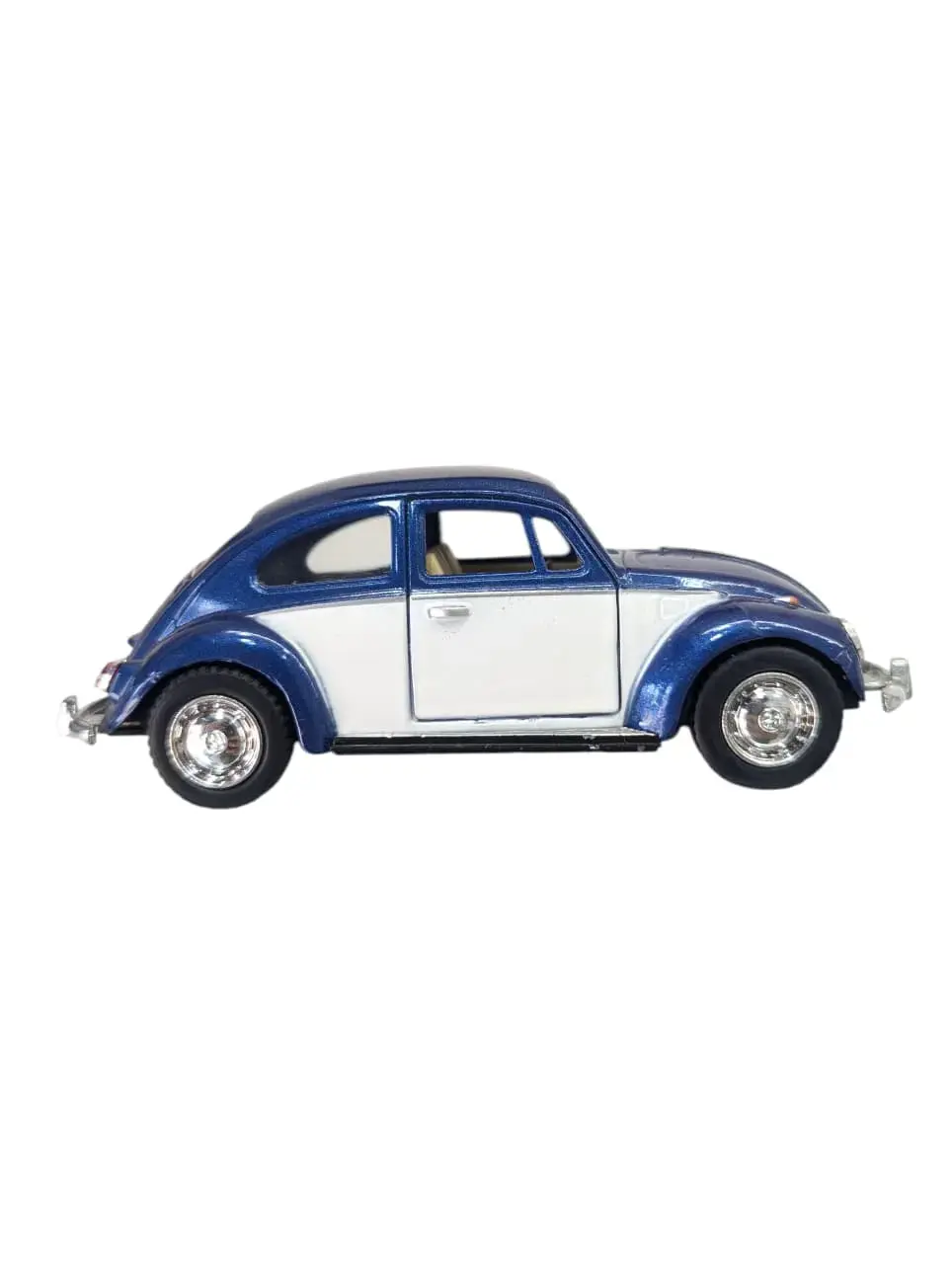 1:32 scale diecast collectible model of a 1967 Volkswagen Classical Beetle - Image 2