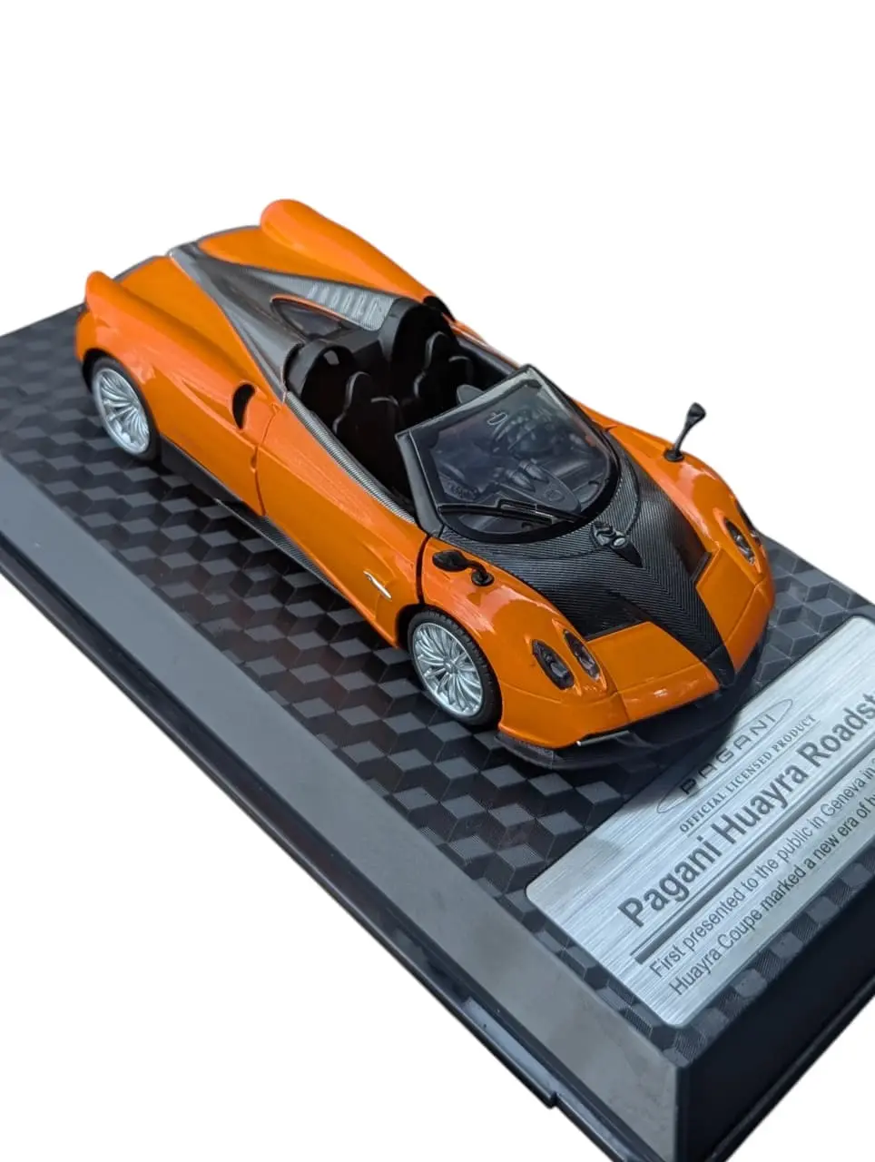 Pagani Huayra 1:24 scale CCA orange - Image 2