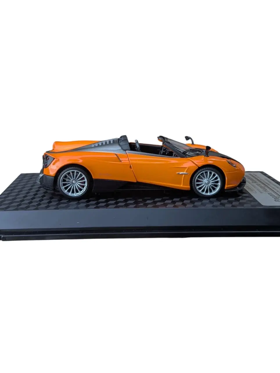 Pagani Huayra 1:24 scale CCA orange - Image 3